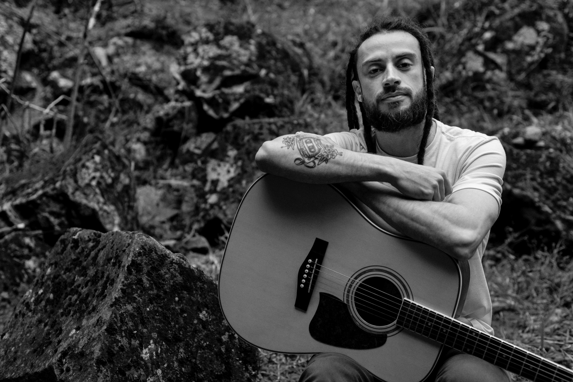 Músico apresentando o método Viva de Música
